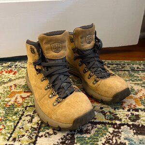 Danner Hiking Boots - Women's Size 8 - Sand & Blue Color